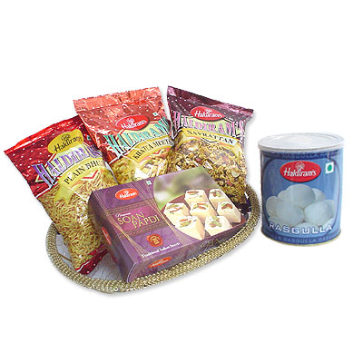 3 packet Namkeen 1 kg soan papdi 1 kg rasgulla