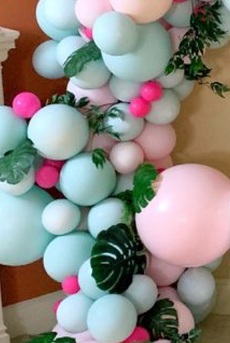 25 pink blue air nlown small and big balloons with leaves in between
