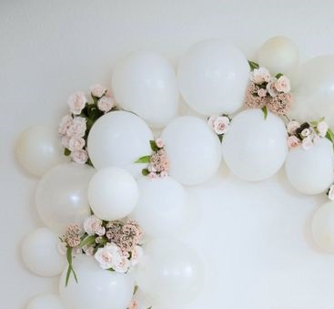 15 white small large balloons with 20 pink flowers