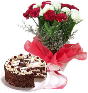 1 pound cake with 6 roses bouquet