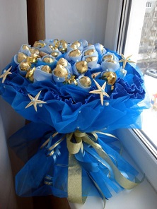 16 ferreo rocher Chocolates Bouquet wrapped in Blue paper