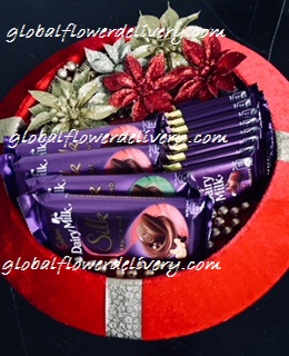 Decorated tray with 4 silk, 10 dairy milk chocolates