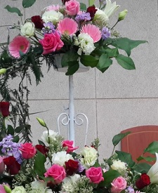 2 tier pink white gerberas roses arrangements