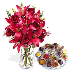 pastries, 6 lilies vase