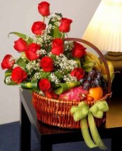 Basket of 2 kg. fruits with 20 flowers