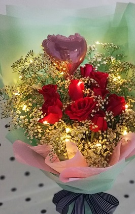 Led Lights with 10 Red rose and valentine heart in a bouquet