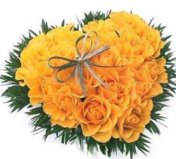 25 Yellow roses Heart