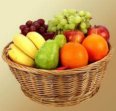 4 kg fresh fruit in a basket