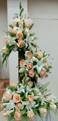 3 Tier of peach roses and white lilies