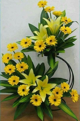 24 Yellow gerberas 4 yellow lily inverted shape S in two tier