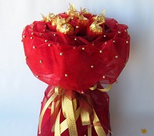 16 ferreo rocher Chocolates Bouquet wrapped in Red net and gold beads