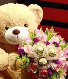 White or cream Teddy with bouquet of ferrero rocher chocolates and 6 pink roses,