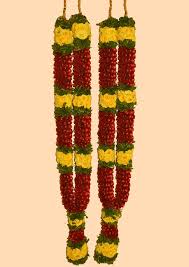 A pair of red roses and marigold garland
