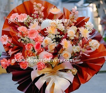 30 Pink Orange Rose basket with round leaves and Red paper fans